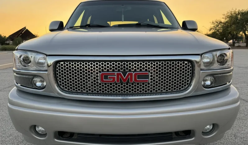 
								2004 GMC Yukon Denali 1500 Luxury full									