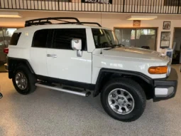 
										2012 Toyota FJ Cruiser full									