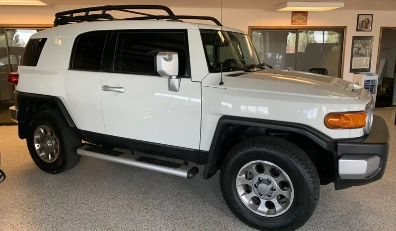 
								2012 Toyota FJ Cruiser full									