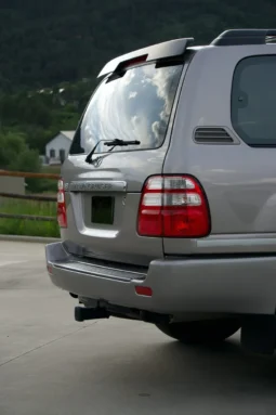 
										2003 Toyota Land Cruiser UZJ100 full									