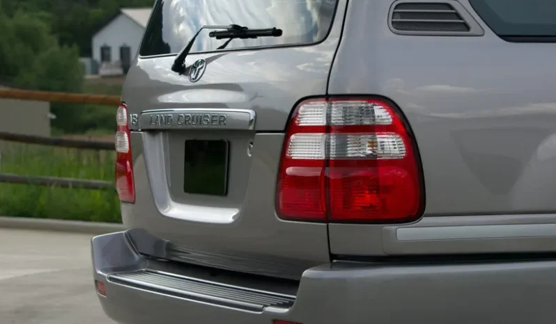 
								2003 Toyota Land Cruiser UZJ100 full									
