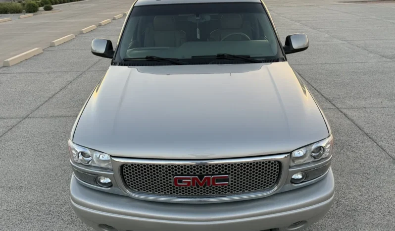 
								2004 GMC Yukon Denali 1500 Luxury full									