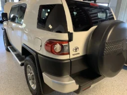 
										2012 Toyota FJ Cruiser full									