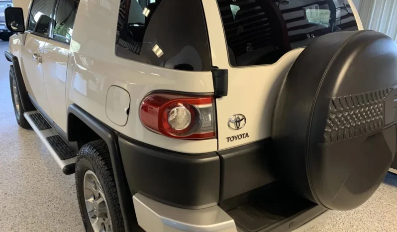 
								2012 Toyota FJ Cruiser full									