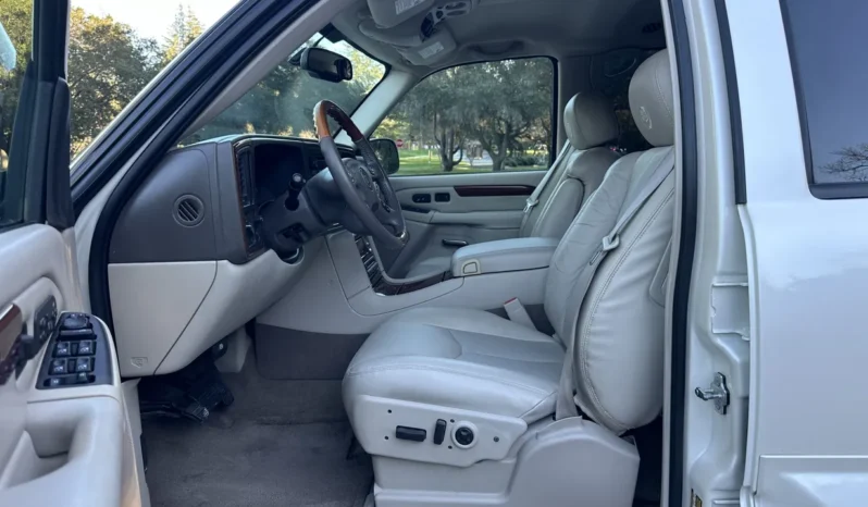 
								2004 Cadillac Escalade GMT800 AWD full									