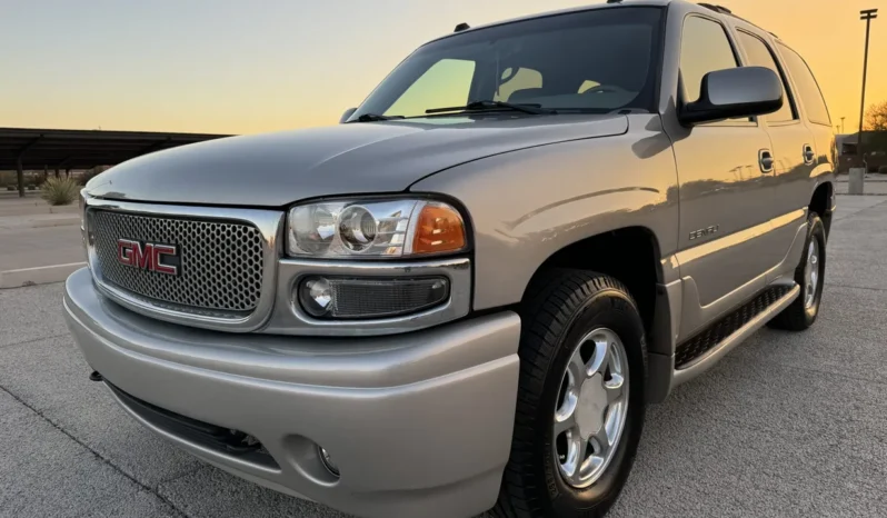 
								2004 GMC Yukon Denali 1500 Luxury full									