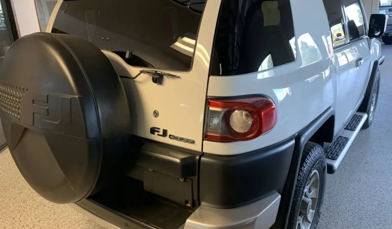 
								2012 Toyota FJ Cruiser full									