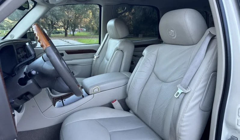 
								2004 Cadillac Escalade GMT800 AWD full									