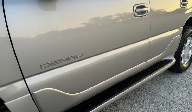 
								2004 GMC Yukon Denali 1500 Luxury full									