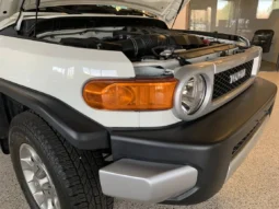 
										2012 Toyota FJ Cruiser full									