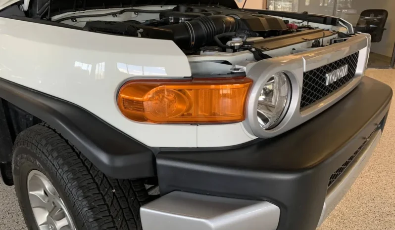 
								2012 Toyota FJ Cruiser full									