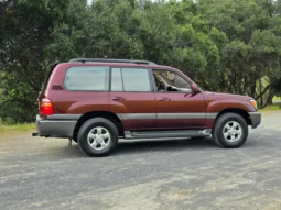 
										2001 Toyota Land Cruiser UZJ100 full									