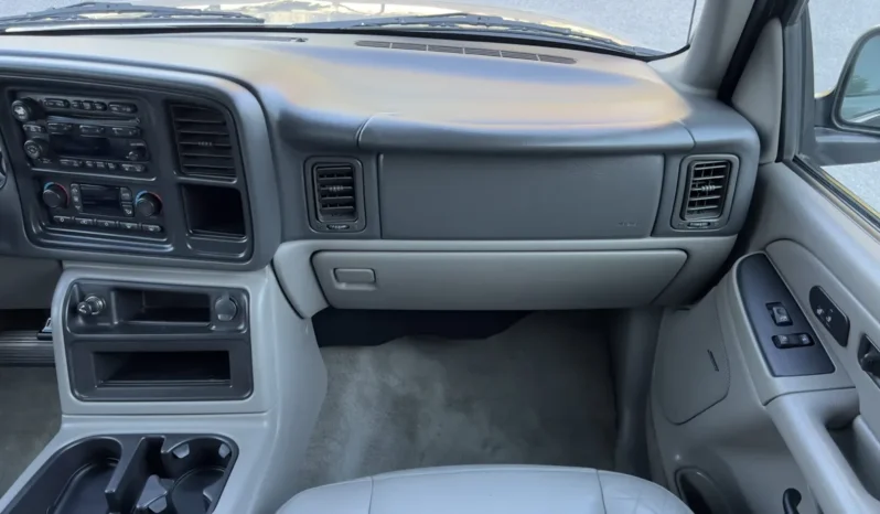 
								2004 Chevrolet Suburban 2500 LT 8.1L 4×4 full									
