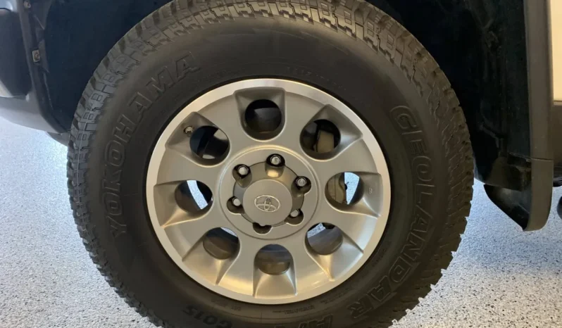 
								2012 Toyota FJ Cruiser full									