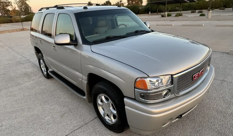 
								2004 GMC Yukon Denali 1500 Luxury full									