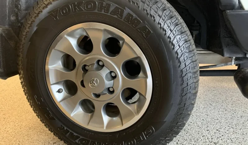 
								2012 Toyota FJ Cruiser full									