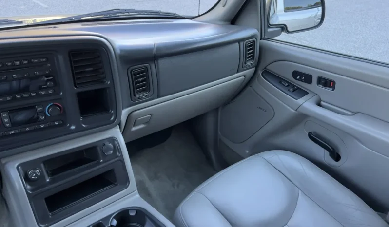 
								2004 Chevrolet Suburban 2500 LT 8.1L 4×4 full									