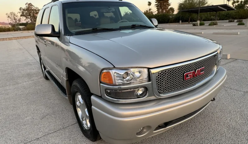 
								2004 GMC Yukon Denali 1500 Luxury full									