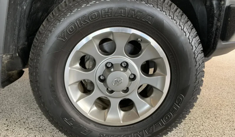 
								2012 Toyota FJ Cruiser full									