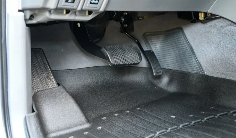 
								2001 Lexus LX470 full									