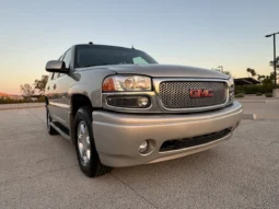 
										2004 GMC Yukon Denali 1500 Luxury full									