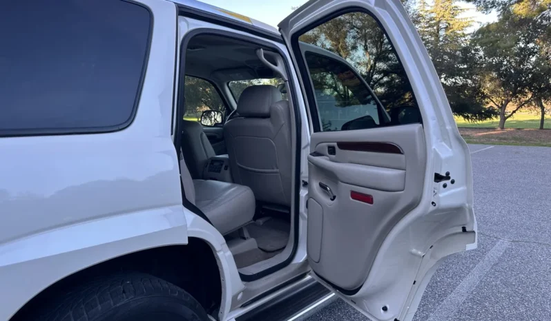 
								2004 Cadillac Escalade GMT800 AWD full									