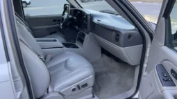 
										2004 Chevrolet Suburban 2500 LT 8.1L 4×4 full									