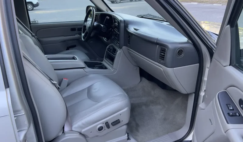 
								2004 Chevrolet Suburban 2500 LT 8.1L 4×4 full									