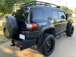 
										2014 Toyota FJ Cruiser full									