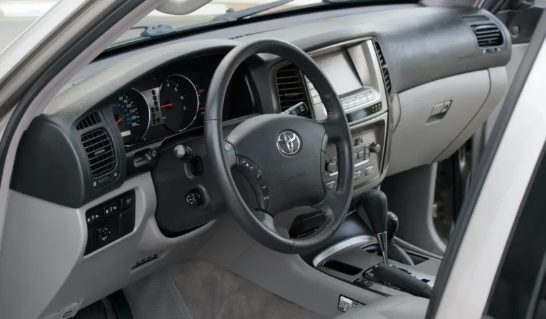 
								2003 Toyota Land Cruiser UZJ100 full									