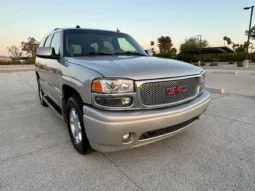 
										2004 GMC Yukon Denali 1500 Luxury full									