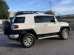 
										2012 Toyota FJ Cruiser full									