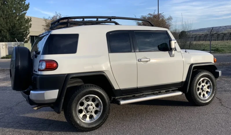 
								2012 Toyota FJ Cruiser full									