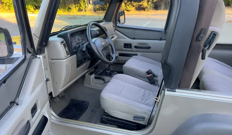 
								2005 Jeep Wrangler SE 6-Speed full									