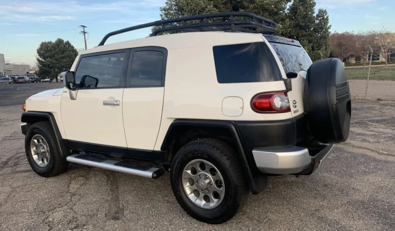 
								2012 Toyota FJ Cruiser full									