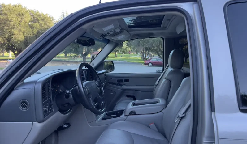 
								2004 Chevrolet Suburban 2500 LT 8.1L 4×4 full									