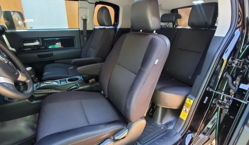 
								2014 Toyota FJ Cruiser full									