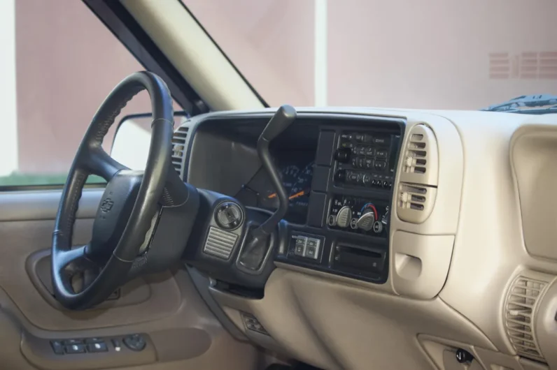
								1999 Chevrolet Tahoe LT full									