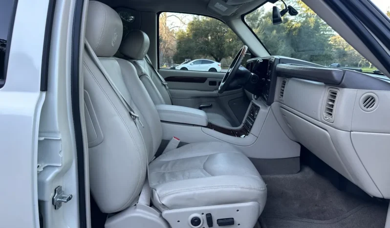 
								2004 Cadillac Escalade GMT800 AWD full									