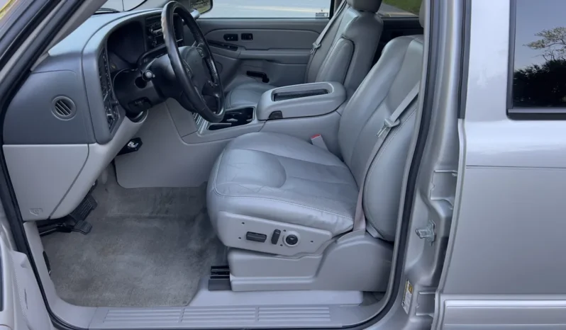 
								2004 Chevrolet Suburban 2500 LT 8.1L 4×4 full									