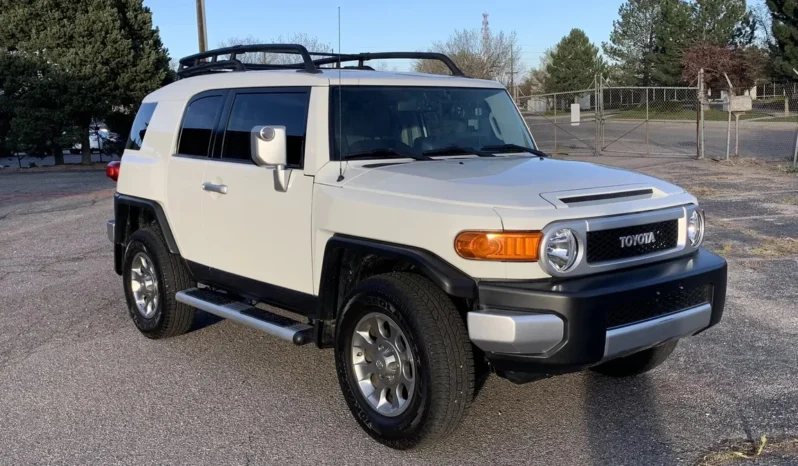 
								2012 Toyota FJ Cruiser full									