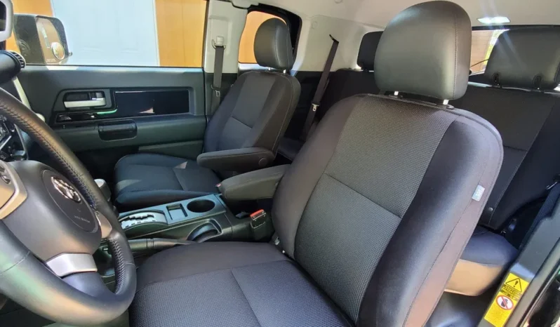 
								2014 Toyota FJ Cruiser full									