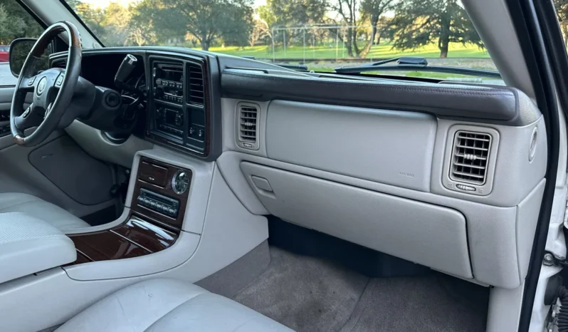 
								2004 Cadillac Escalade GMT800 AWD full									