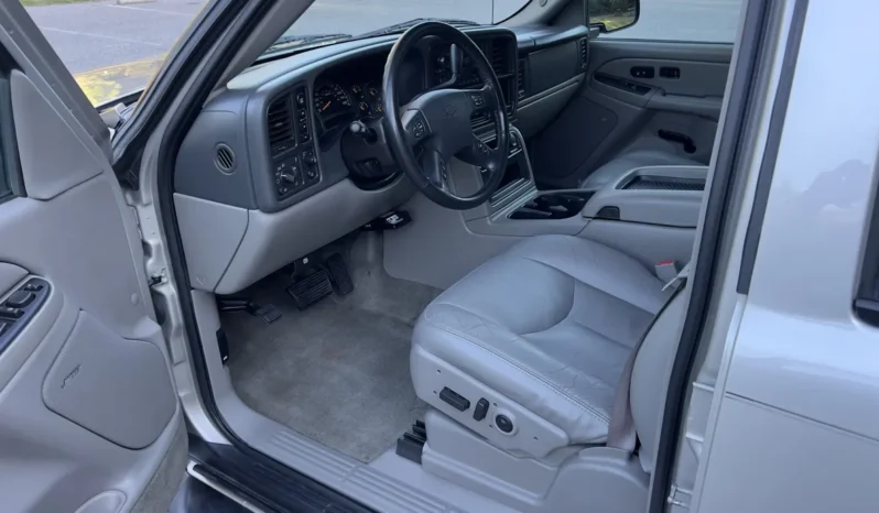 
								2004 Chevrolet Suburban 2500 LT 8.1L 4×4 full									