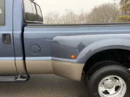 
										2004 Ford F-350 Super Duty Lariat Crew Cab Power Stroke 4×4 Dually full									
