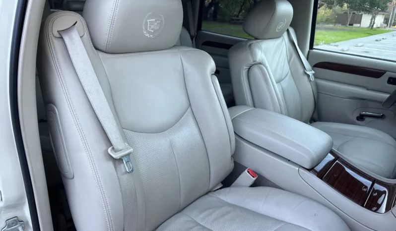 
								2004 Cadillac Escalade GMT800 AWD full									