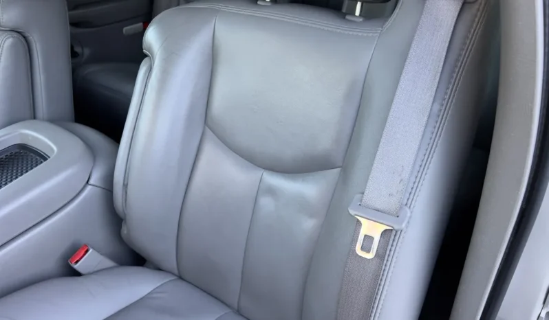 
								2004 Chevrolet Suburban 2500 LT 8.1L 4×4 full									