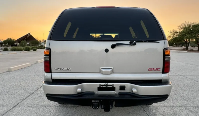 
								2004 GMC Yukon Denali 1500 Luxury full									