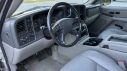 
										2004 Chevrolet Suburban 2500 LT 8.1L 4×4 full									