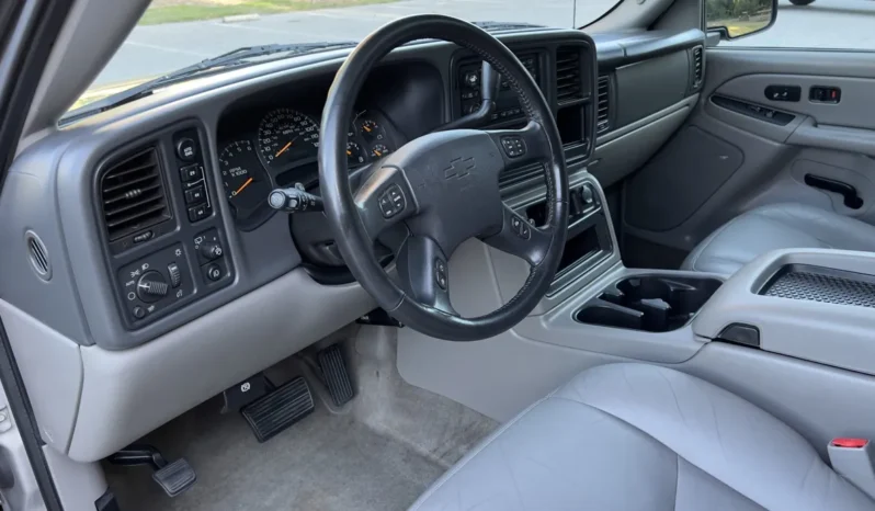 
								2004 Chevrolet Suburban 2500 LT 8.1L 4×4 full									